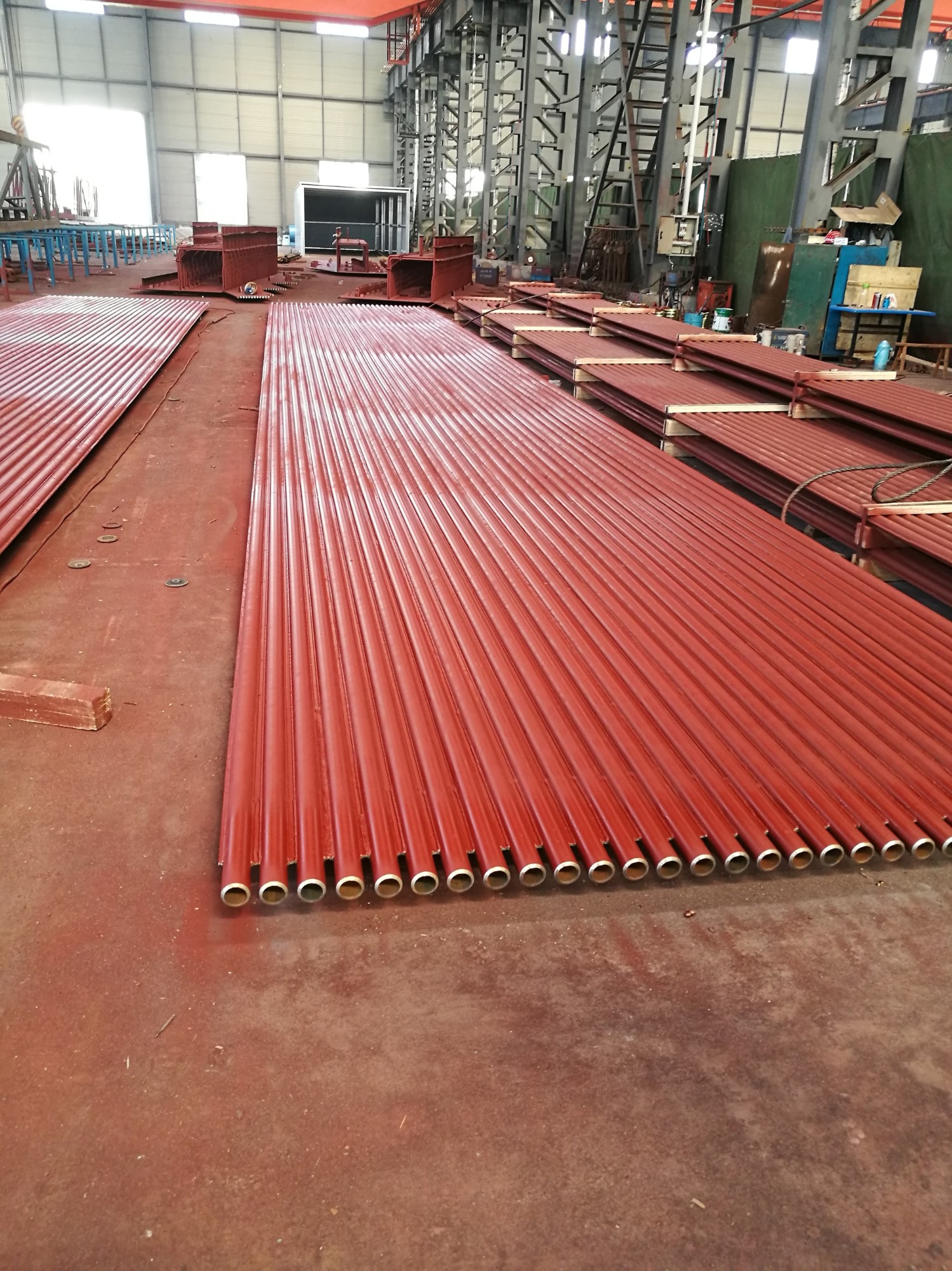 材質(zhì)：SA-210C規(guī)格：63.5×7.5 4根一排，鱗片寬度12.7mm厚度6mm管排總長度12米，內(nèi)螺紋8個頭） 管材需正偏差，帶500米密封