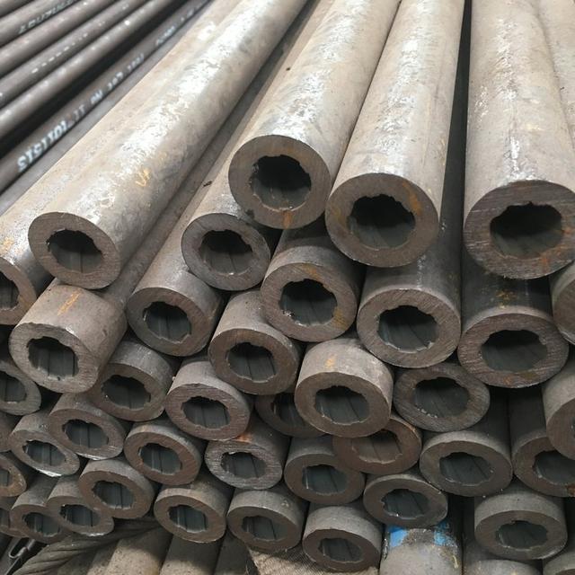 材質(zhì)：SA-210C規(guī)格：63.5×7.5 4根一排，鱗片寬度12.7mm厚度6mm管排總長度12米，內(nèi)螺紋8個頭） 管材需正偏差，帶500米密封