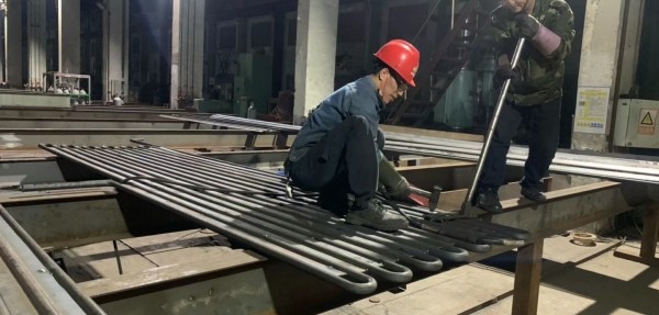 φ60.3×7.5\SA-210C 水冷壁帶鰭片內(nèi)螺紋管，帶鰭片。2）附質(zhì)量證明書，3）品牌：武鍋、東鍋、哈鍋選其一